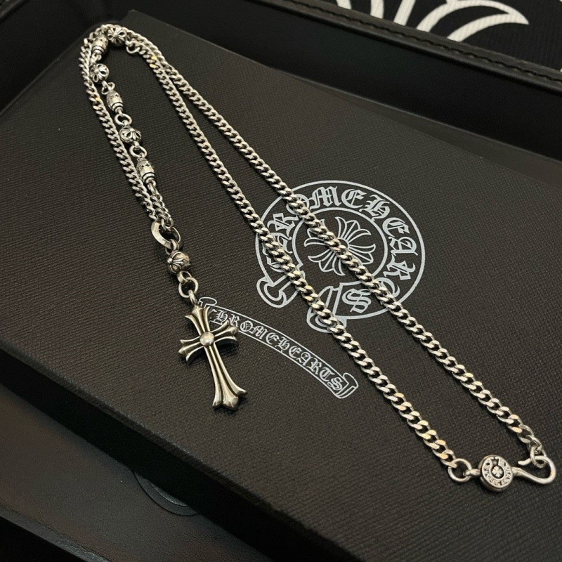 Ch*0me He**ts necklaces